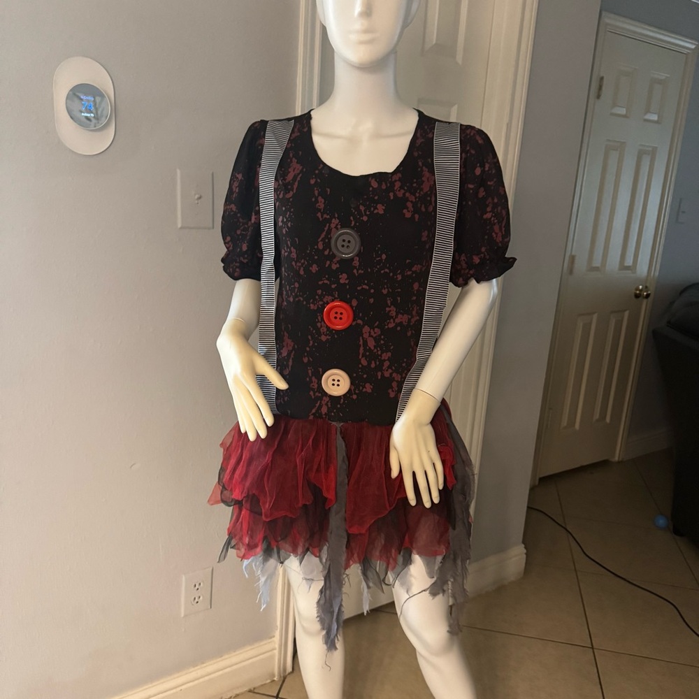 Women’s Killer Clown Costume 
Size L/XL 14-16
In great condition